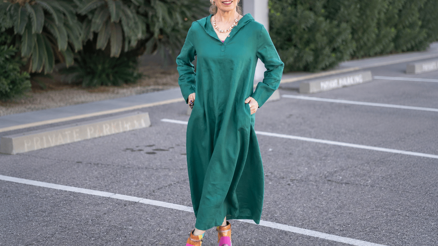 Jodie styling linen clothing for Arizona heat by LINTICO