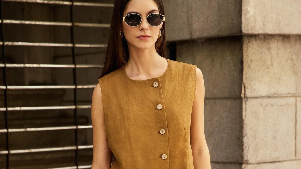 100% linen arc-placket vest ELFRIDA by LINTICO
