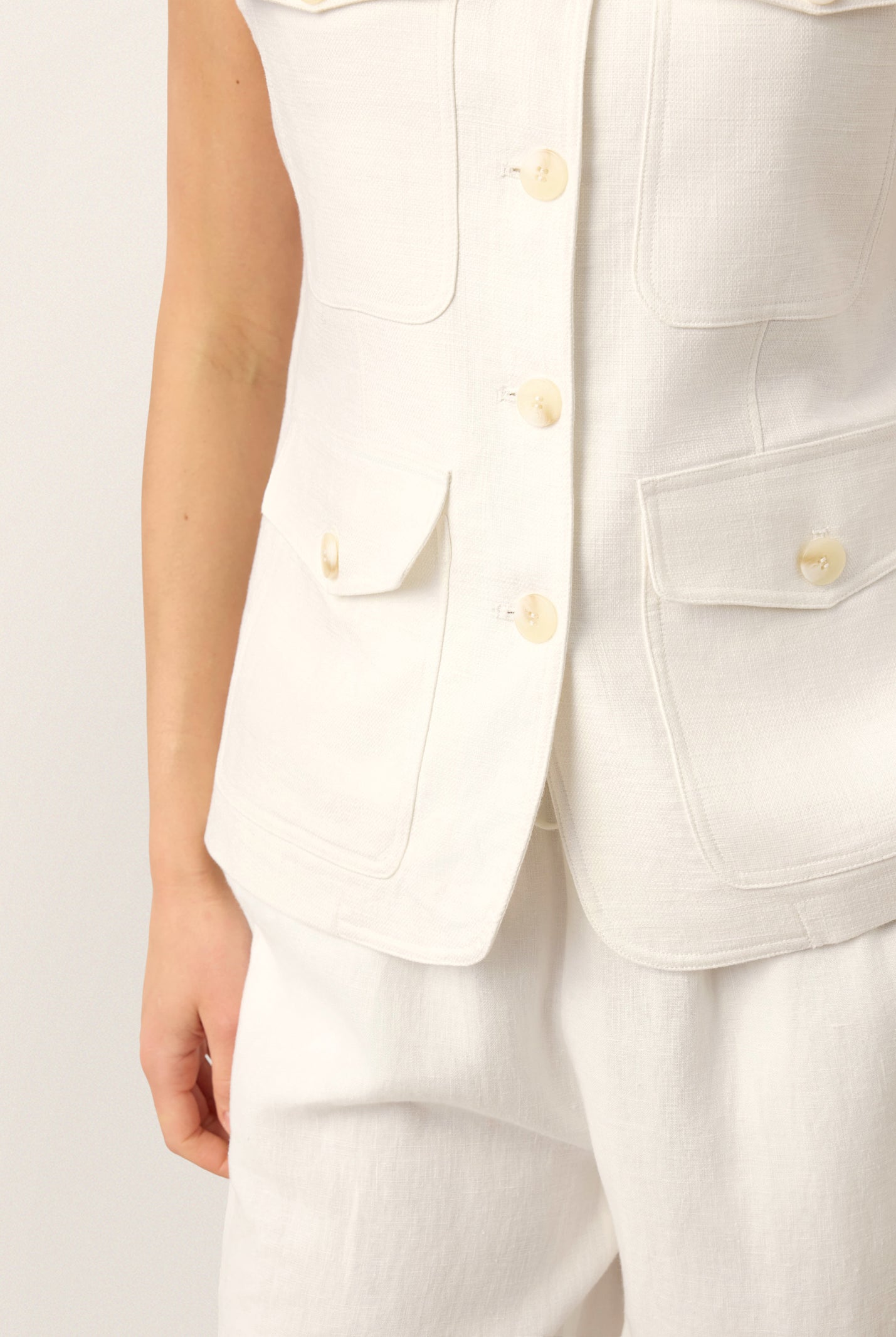 Linen Four-Pocket Tailored Sleeveless Vest COSIMA by LINTICO for women
