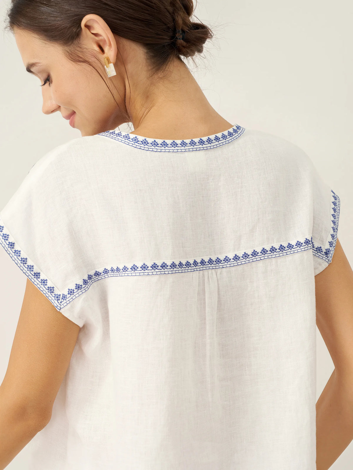 100% Linen V-Neck Embroidered Crop Top FENE by LINTICO for women