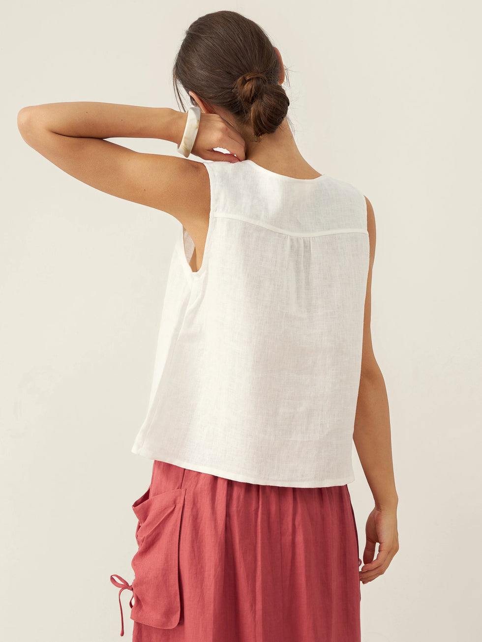 100% Linen V-Neck Sleeveless Tank Top NICOLE by LINTICO for women