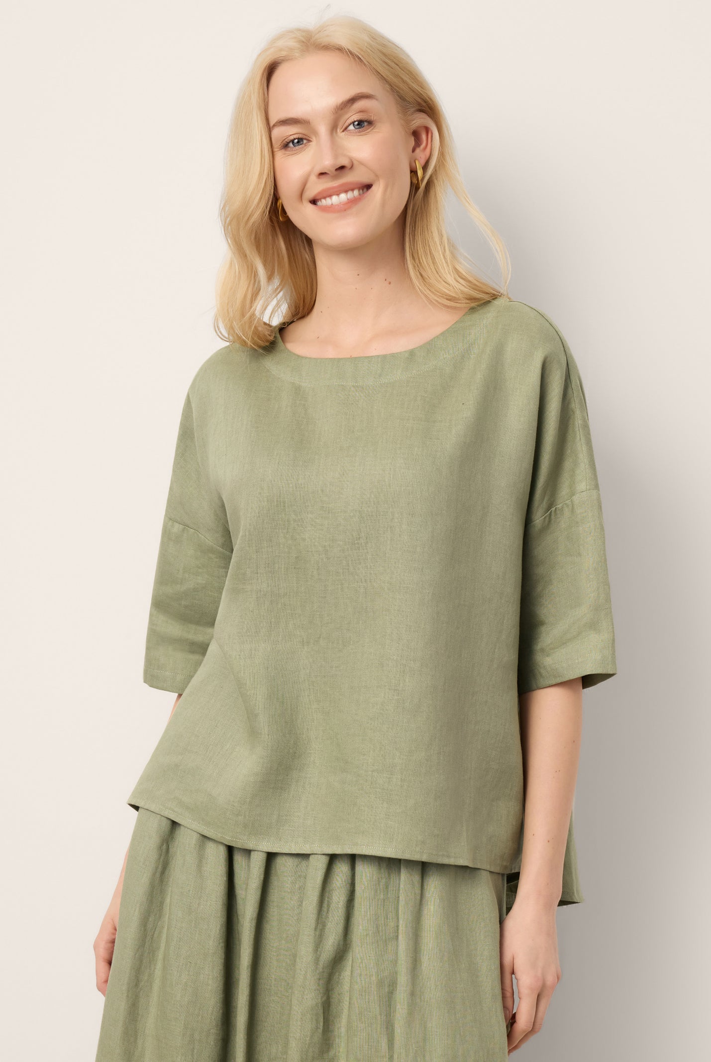 100% Linen Drop Shoulder Shirred Back High-Low Hem Top LINDSEY by LINTICO for women