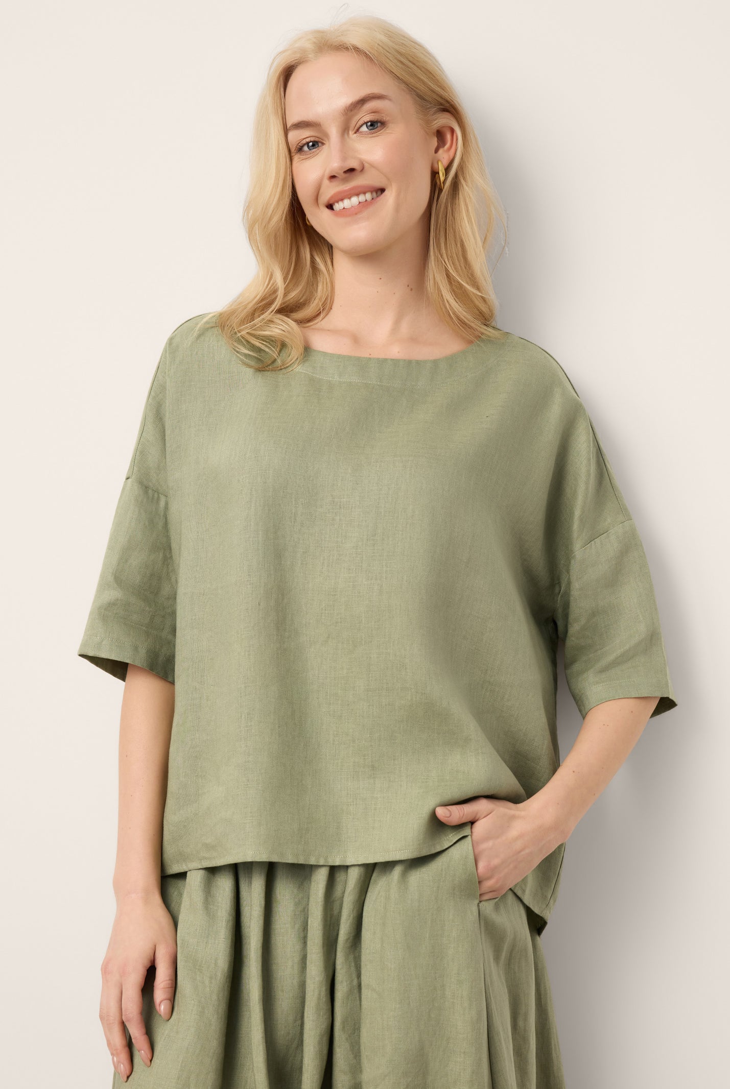 100% Linen Drop Shoulder Shirred Back High-Low Hem Top LINDSEY by LINTICO for women