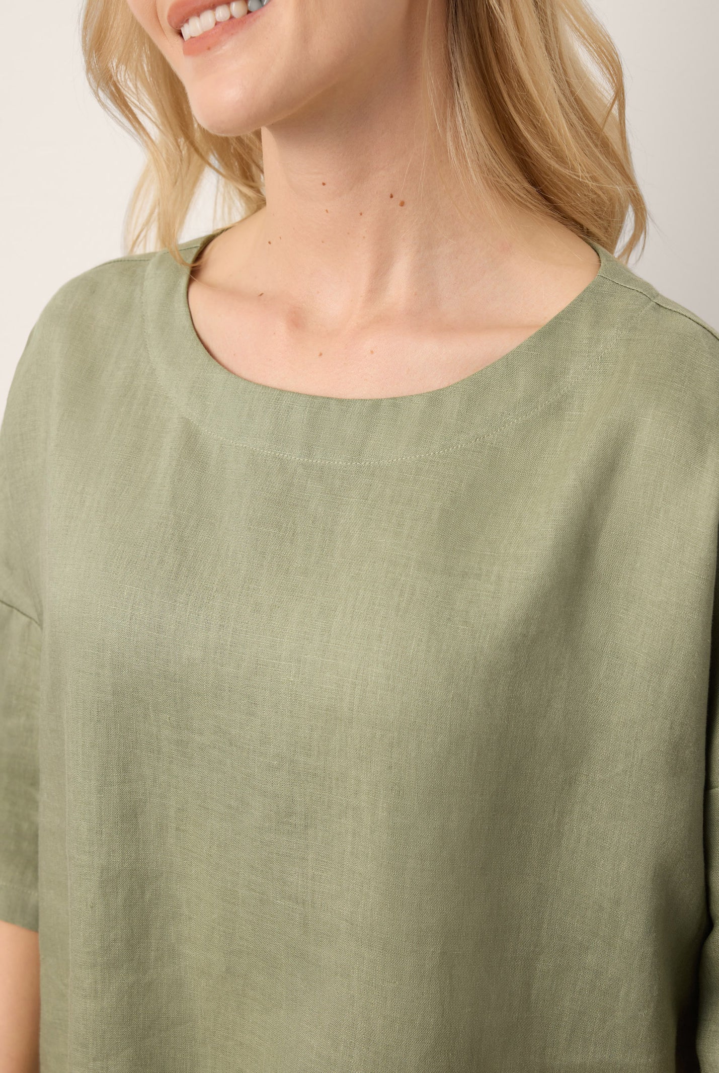 100% Linen Drop Shoulder Shirred Back High-Low Hem Top LINDSEY by LINTICO for women