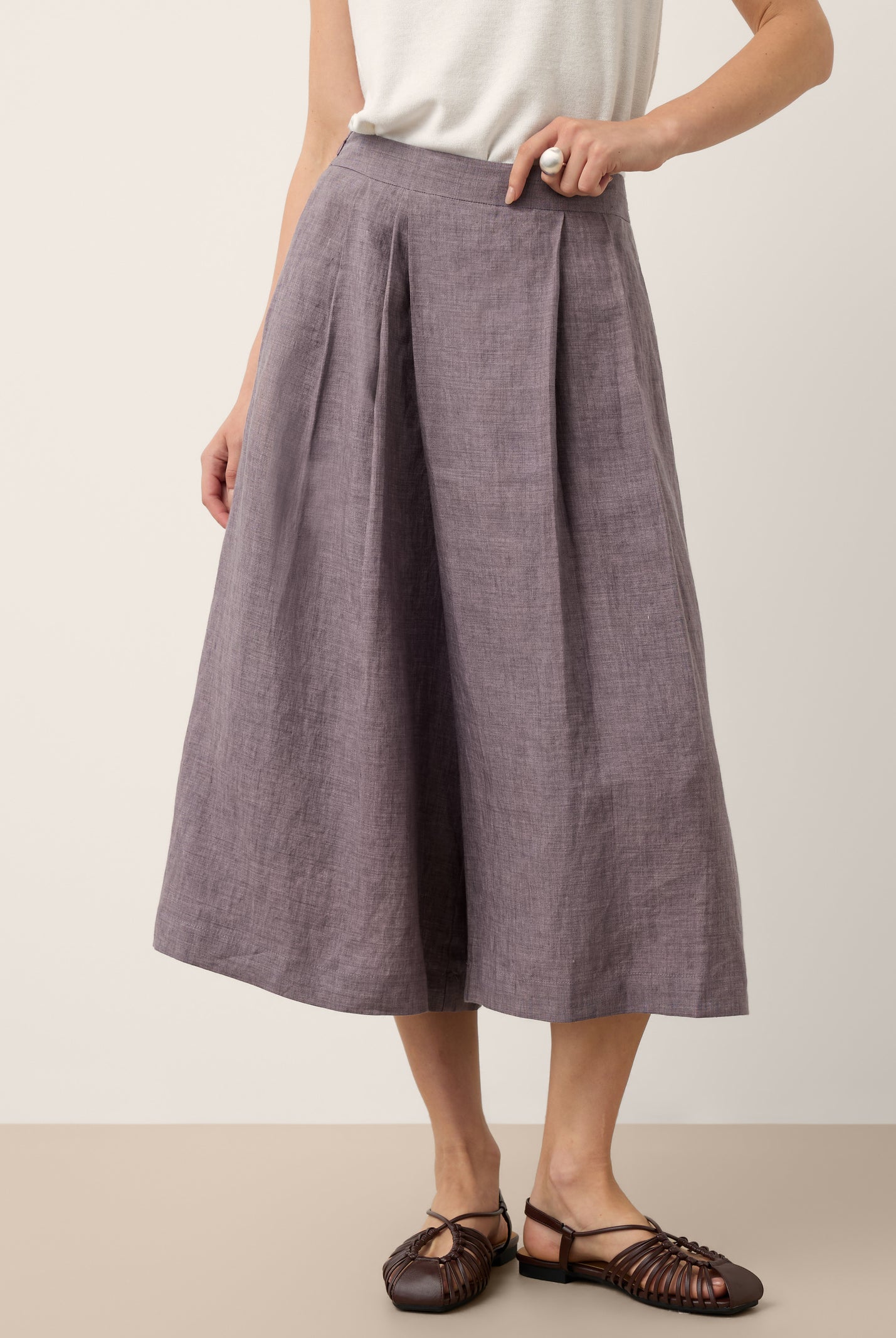 100% Linen Pleated Elastic Waist Cropped Wide Leg Pants HALCYON by LINTICO for women