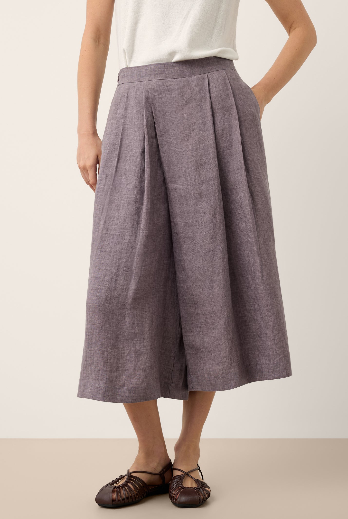 100% Linen Pleated Elastic Waist Cropped Wide Leg Pants HALCYON by LINTICO for women