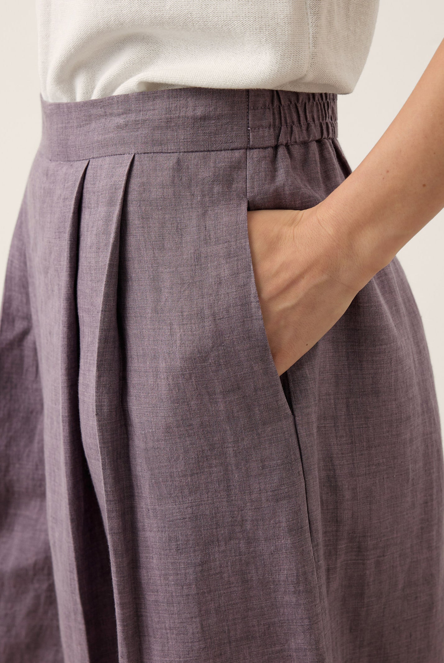 100% Linen Pleated Elastic Waist Cropped Wide Leg Pants HALCYON by LINTICO for women