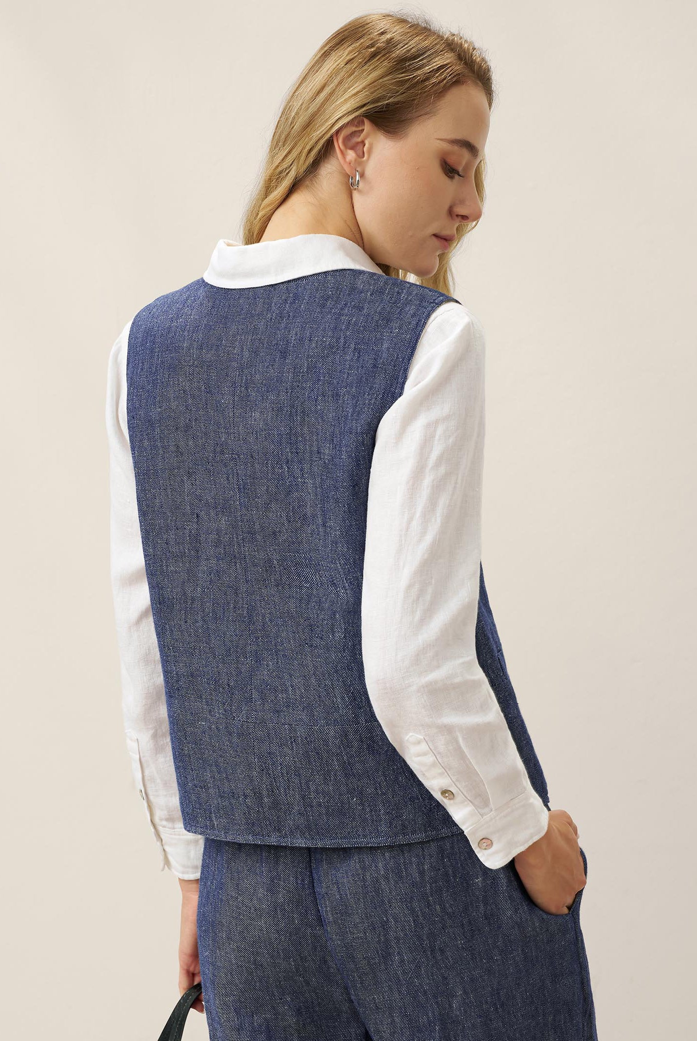 100% Linen Reversible Denim Texture Button Front Vest HARPER by LINTICO, fabric detail for women