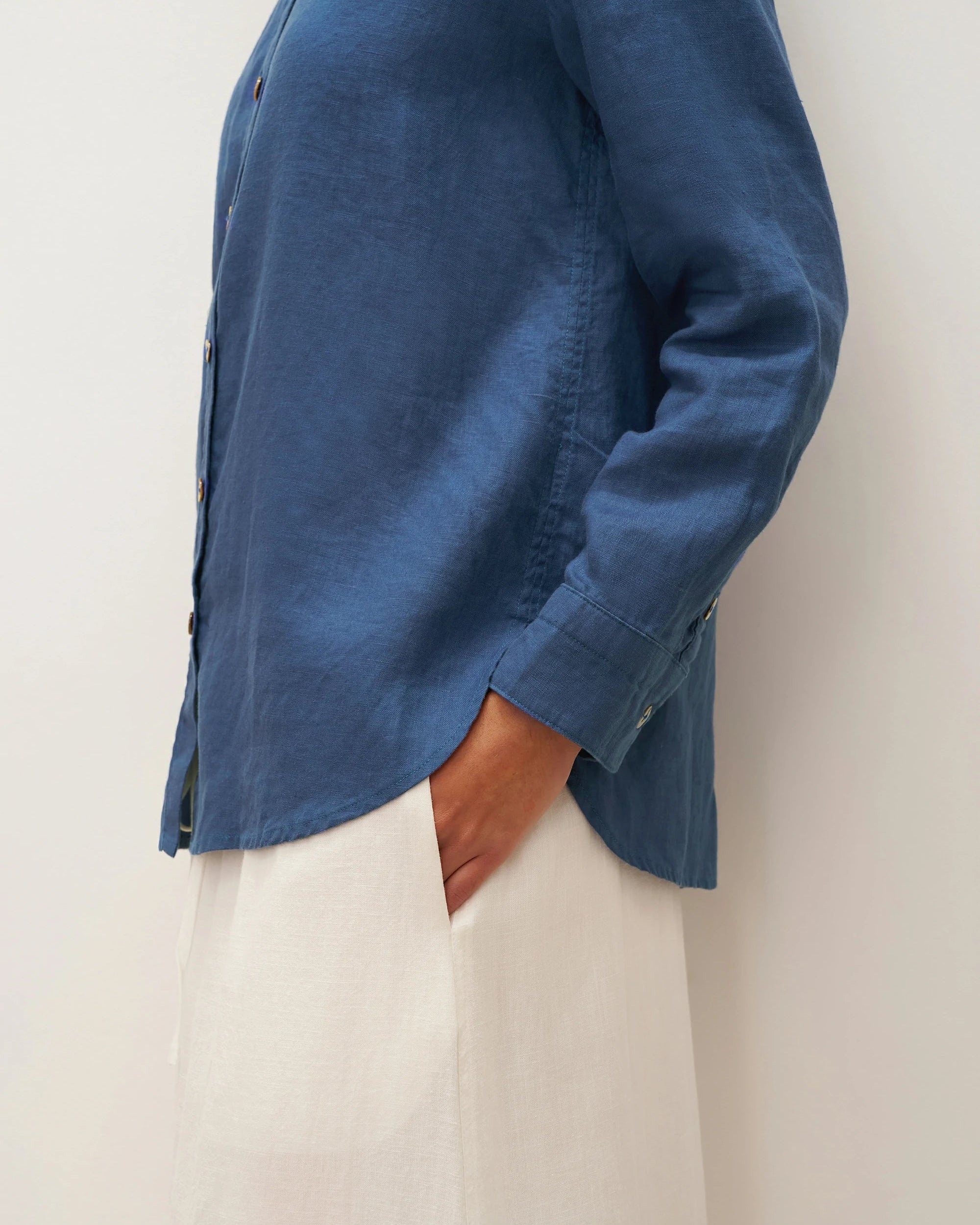 100% Linen Button-Front Shirt with Extended Hem JOVAN - TOPS-Linen Button Down Shirts