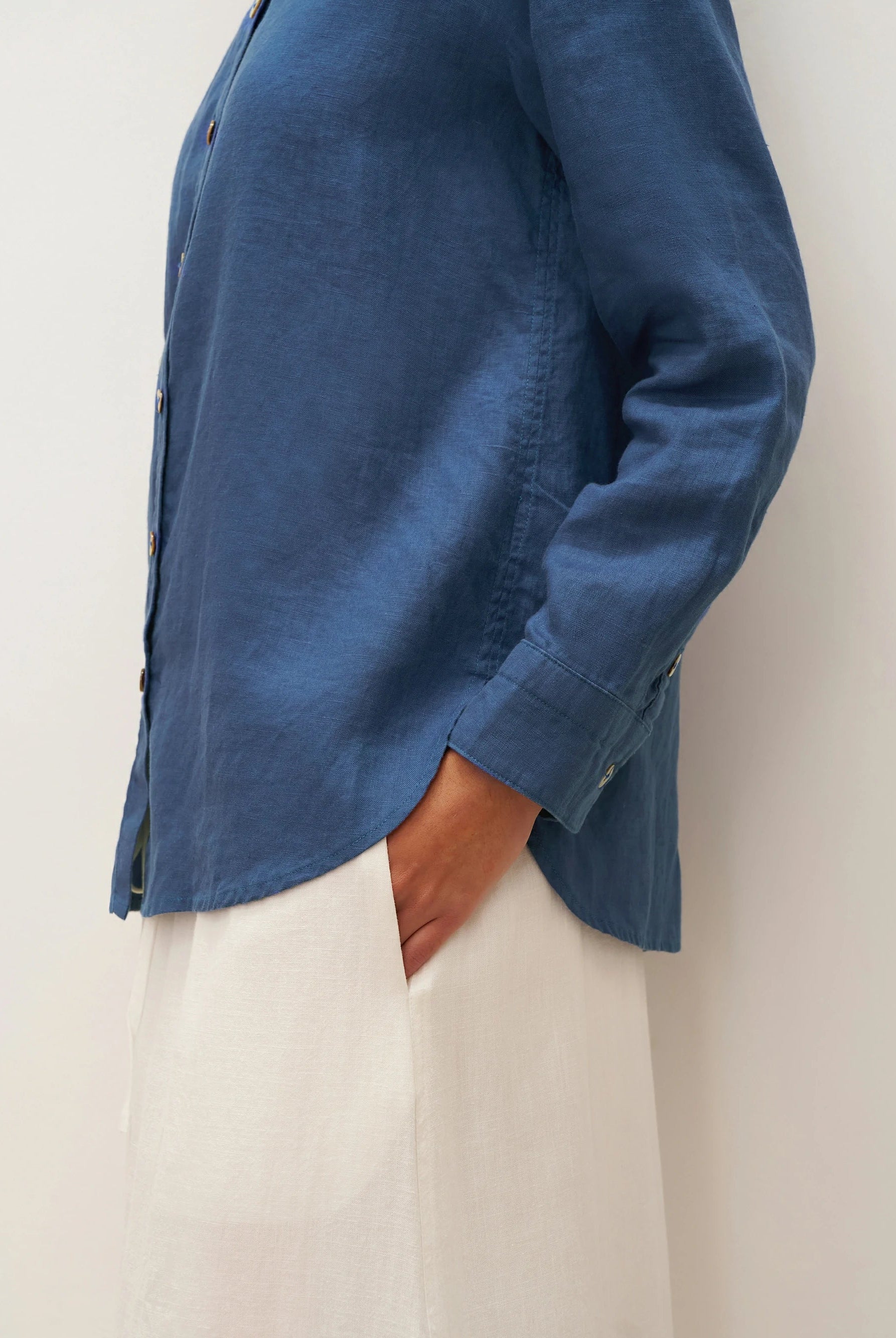 100% Linen Button-Front Shirt with Extended Hem JOVAN - TOPS-Linen Button Down Shirts