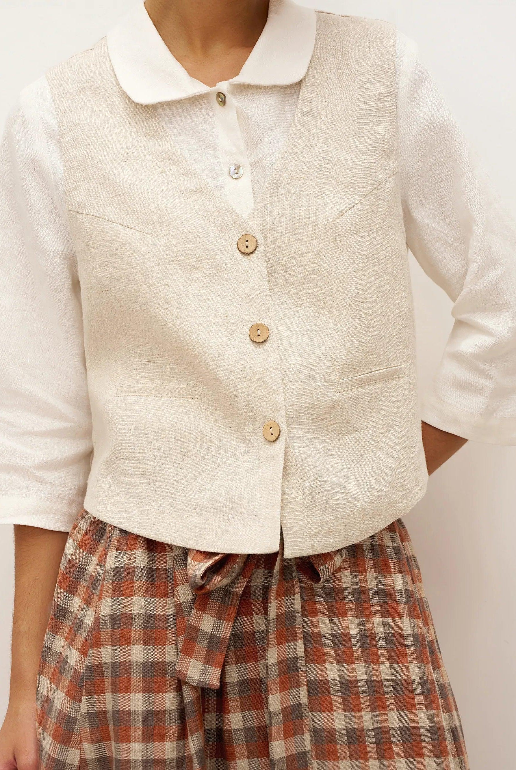 100% Linen V-Neck Buttoned Closure Vest DELIA - TOPS-Linen Vests