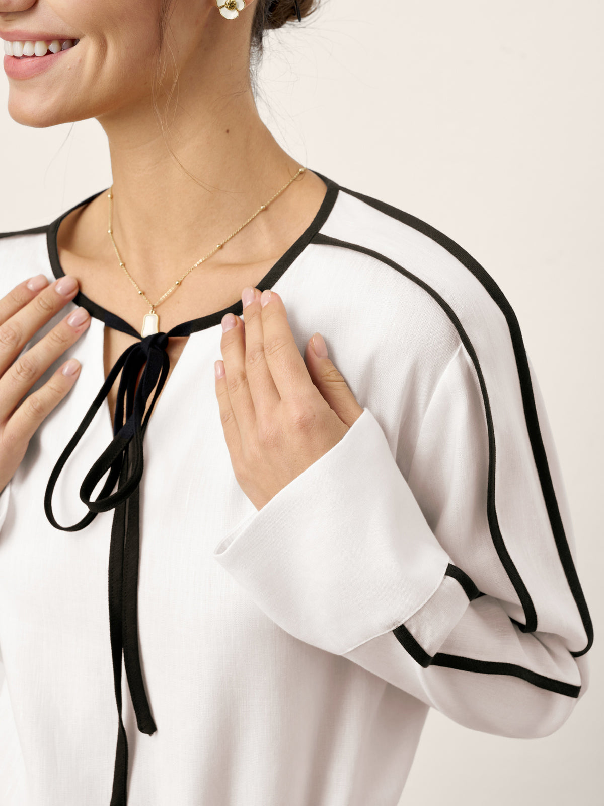 Sur-haut femme en lin et lyocell, finitions contrastées et col à nouer, VERA par LINTICO