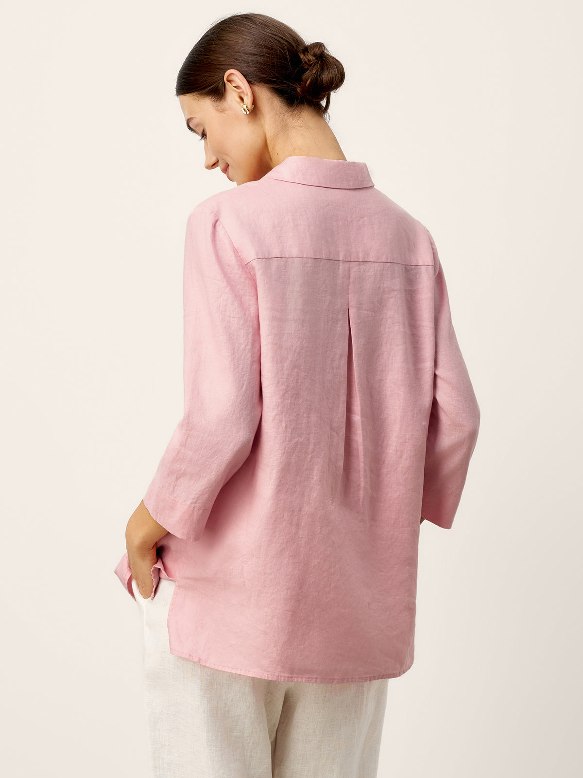 100% Linen Layered Lapel V-neck Sculpted Front Pleat Longline Top ODALYS by LINTICO for women