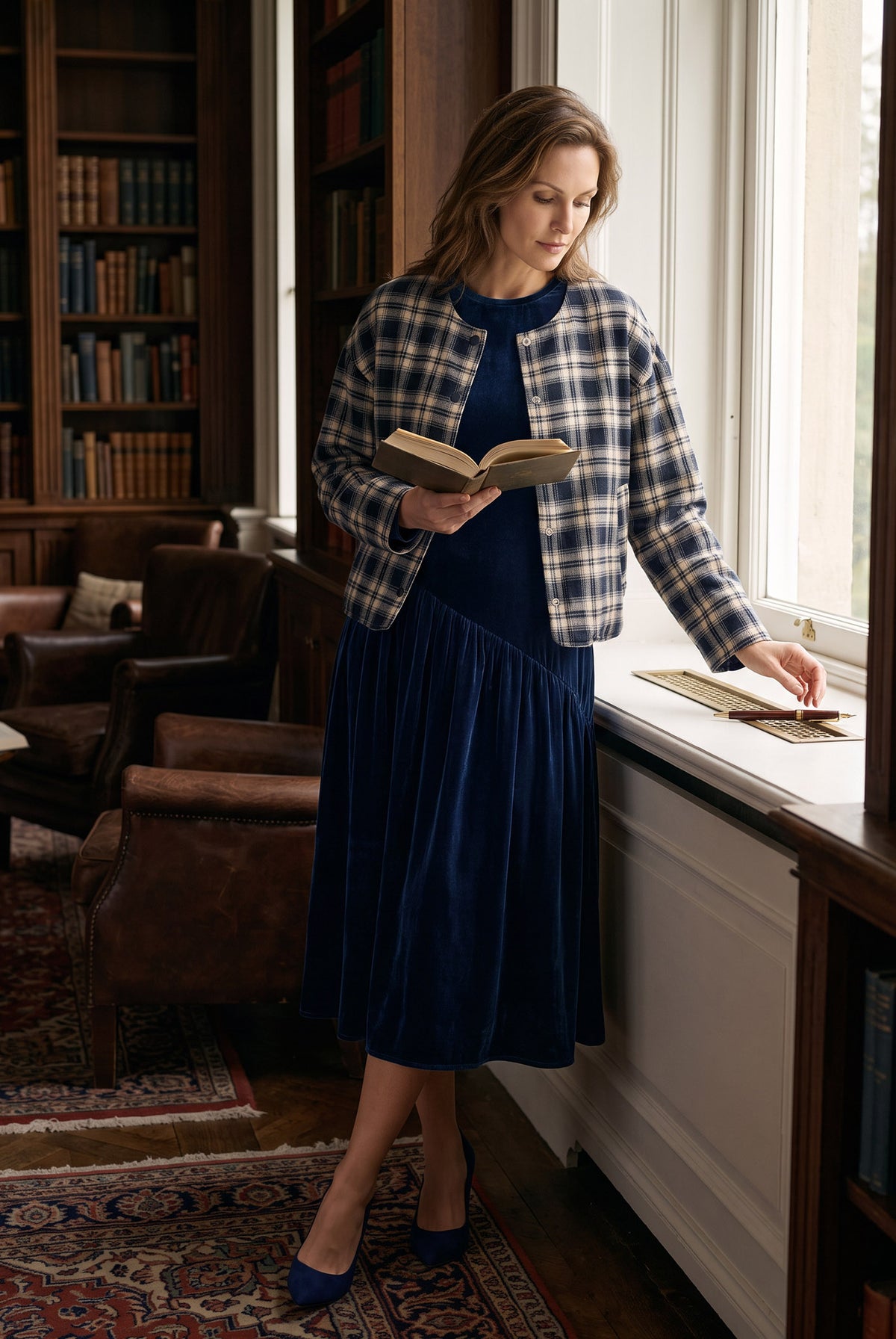Model wearing Tencel Linen Reversible Crew Neck Casual Jacket CHLOE in Twilight Blue