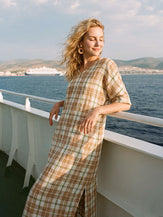 Robe midi à carreaux en 100% lin, col V profond, épaules tombantes et fentes côtés LESLIE de LINTICO pour femme