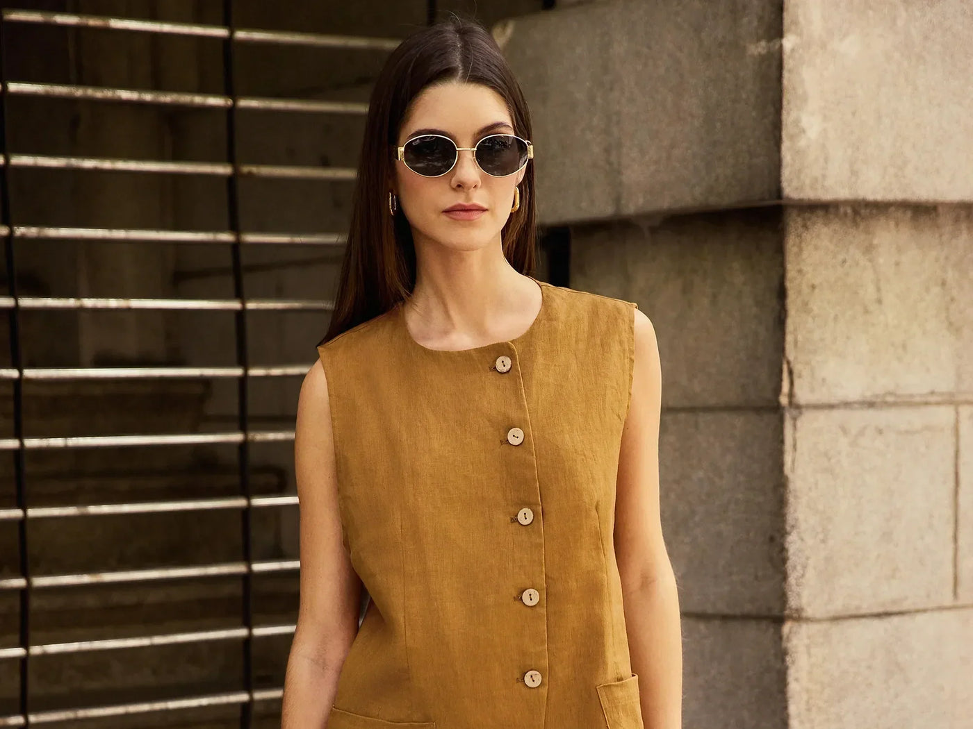 100% linen arc-placket vest ELFRIDA by LINTICO