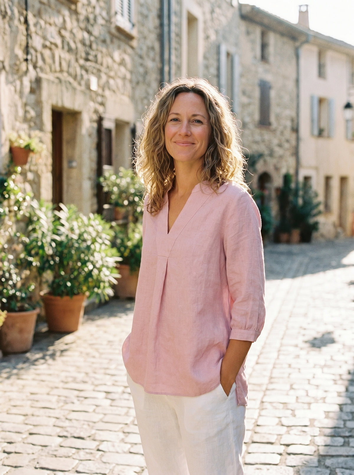 JOANNA relaxed linen shirt styled outdoors