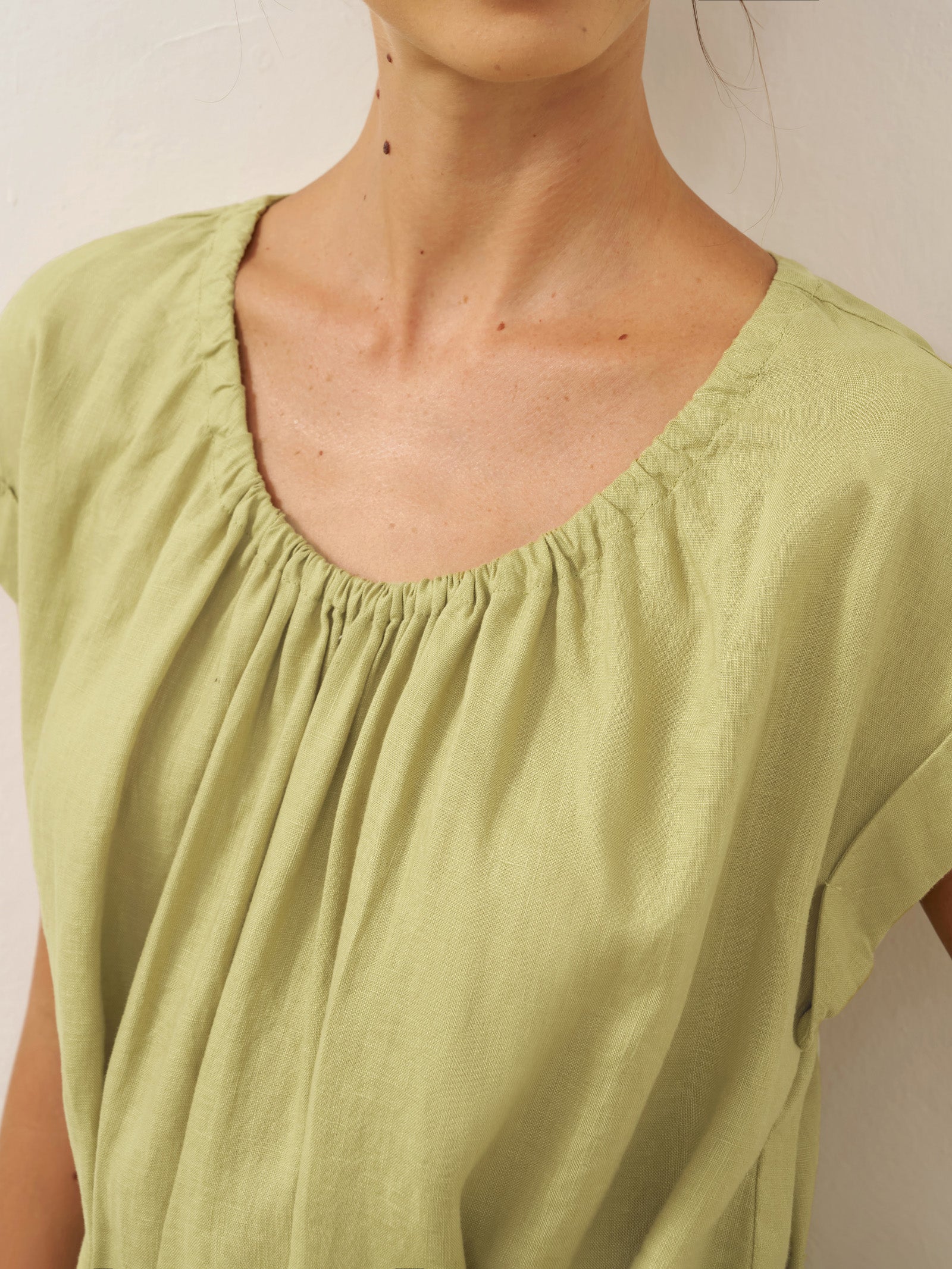 100% Linen Pleated Crew Neck Midi Dress with Detachable Tie Straps MIRA by LINTICO for women