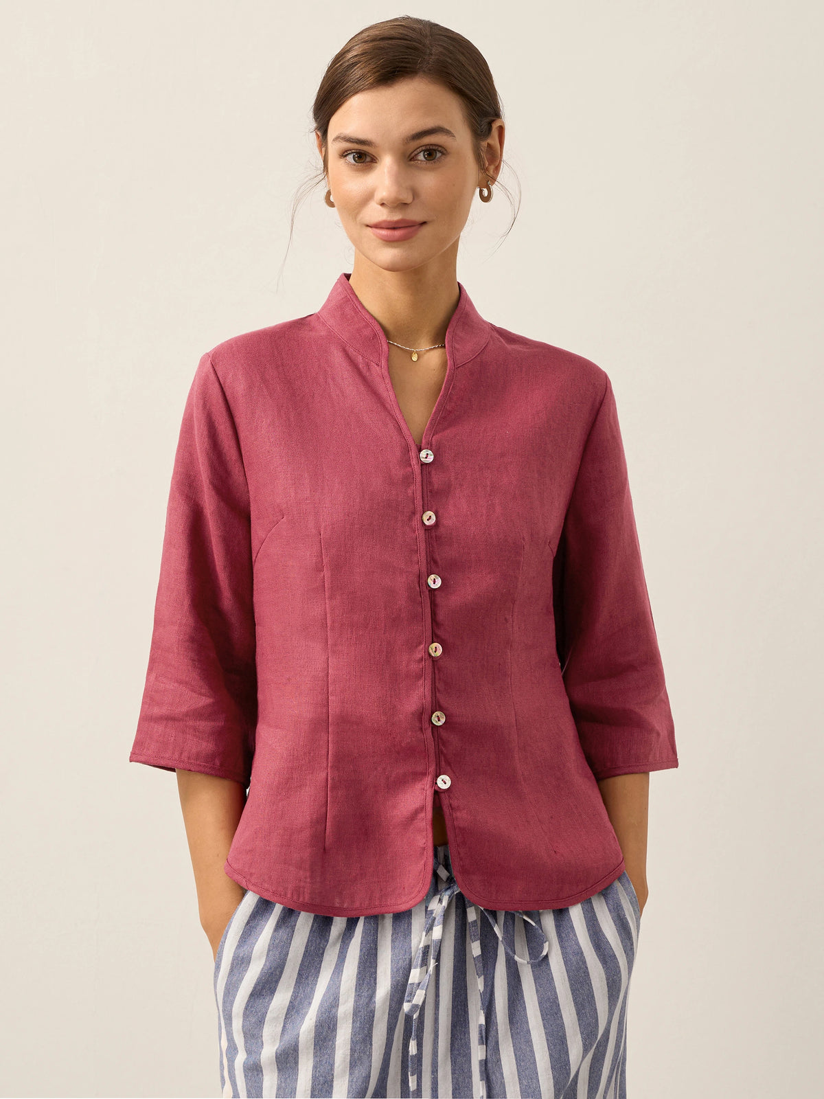 AMELIA Ancora red linen fitted jacket in an outdoor setting