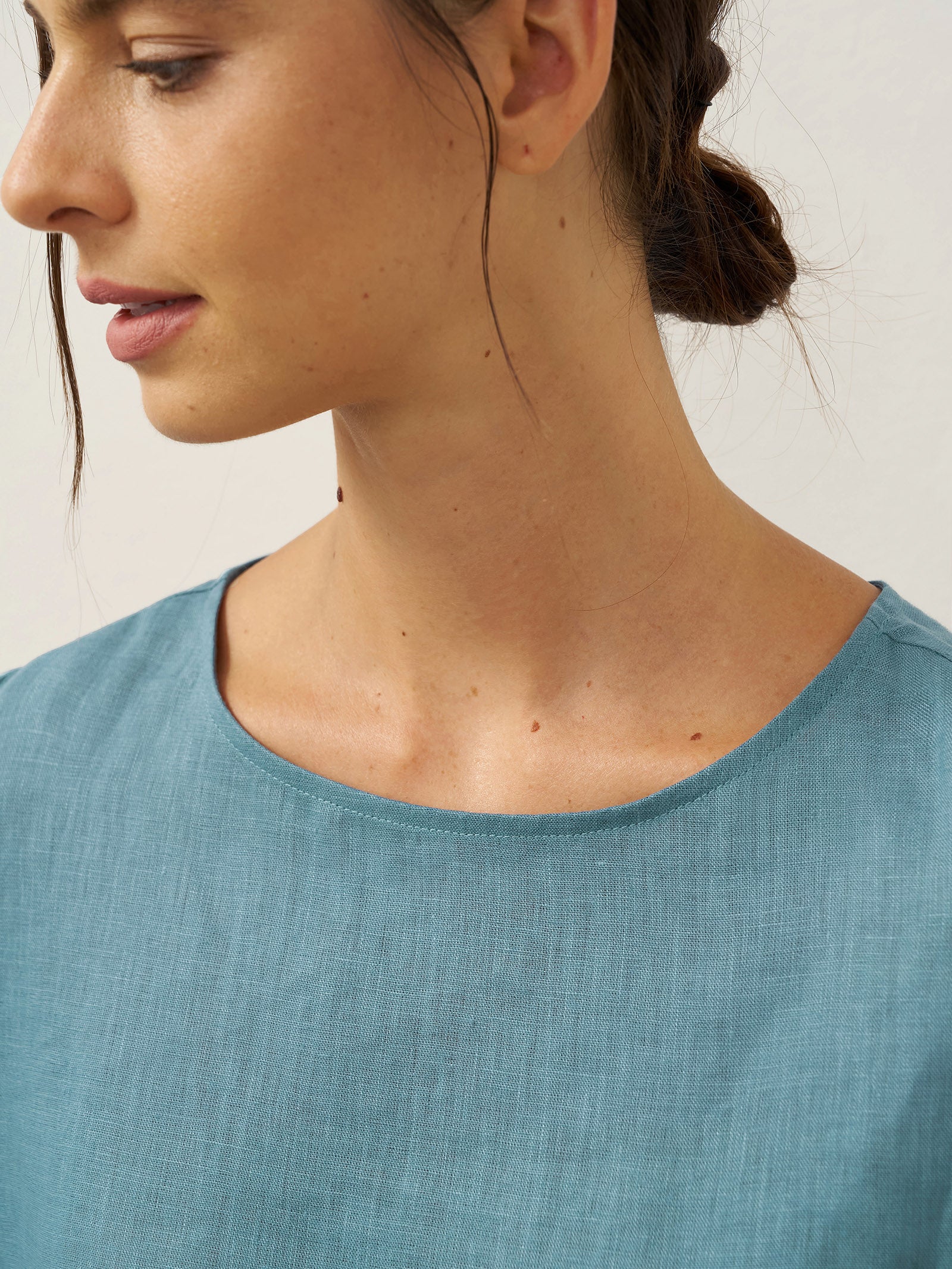 100% Linen Round Neck Asymmetrical Hem Top BRIANNA by LINTICO for women
