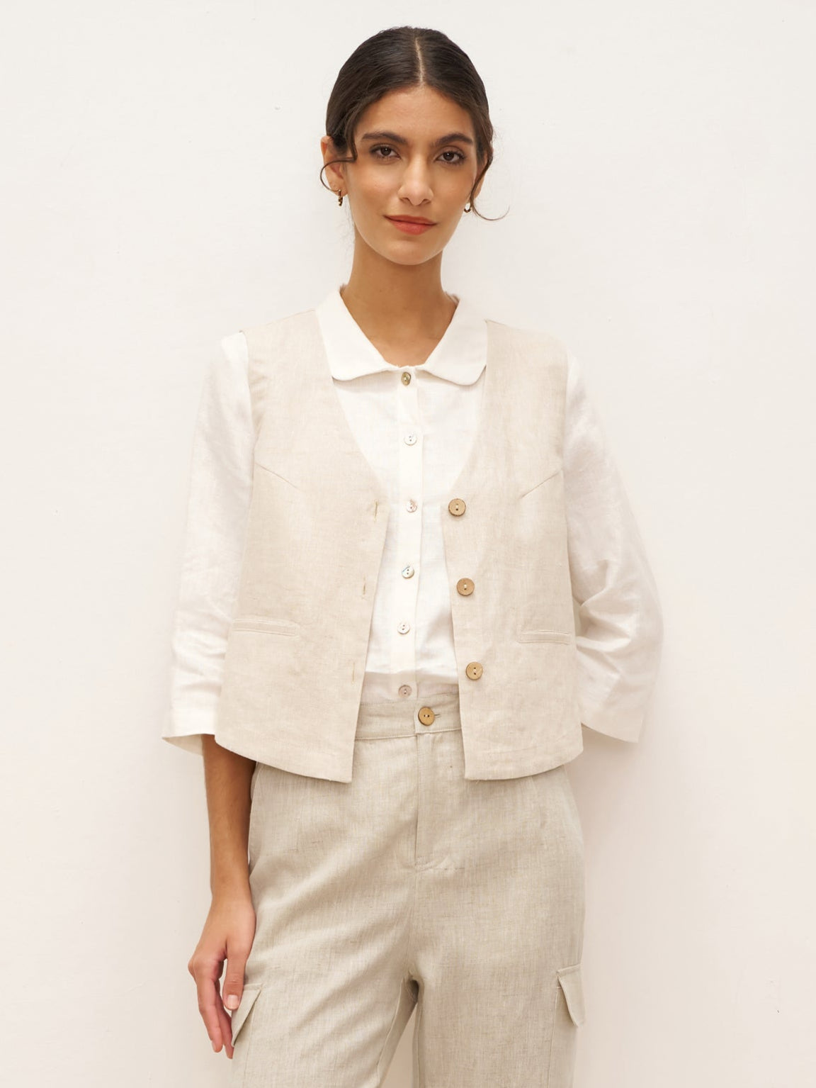 100% Linen V-Neck Buttoned Closure Vest DELIA – LINTICO