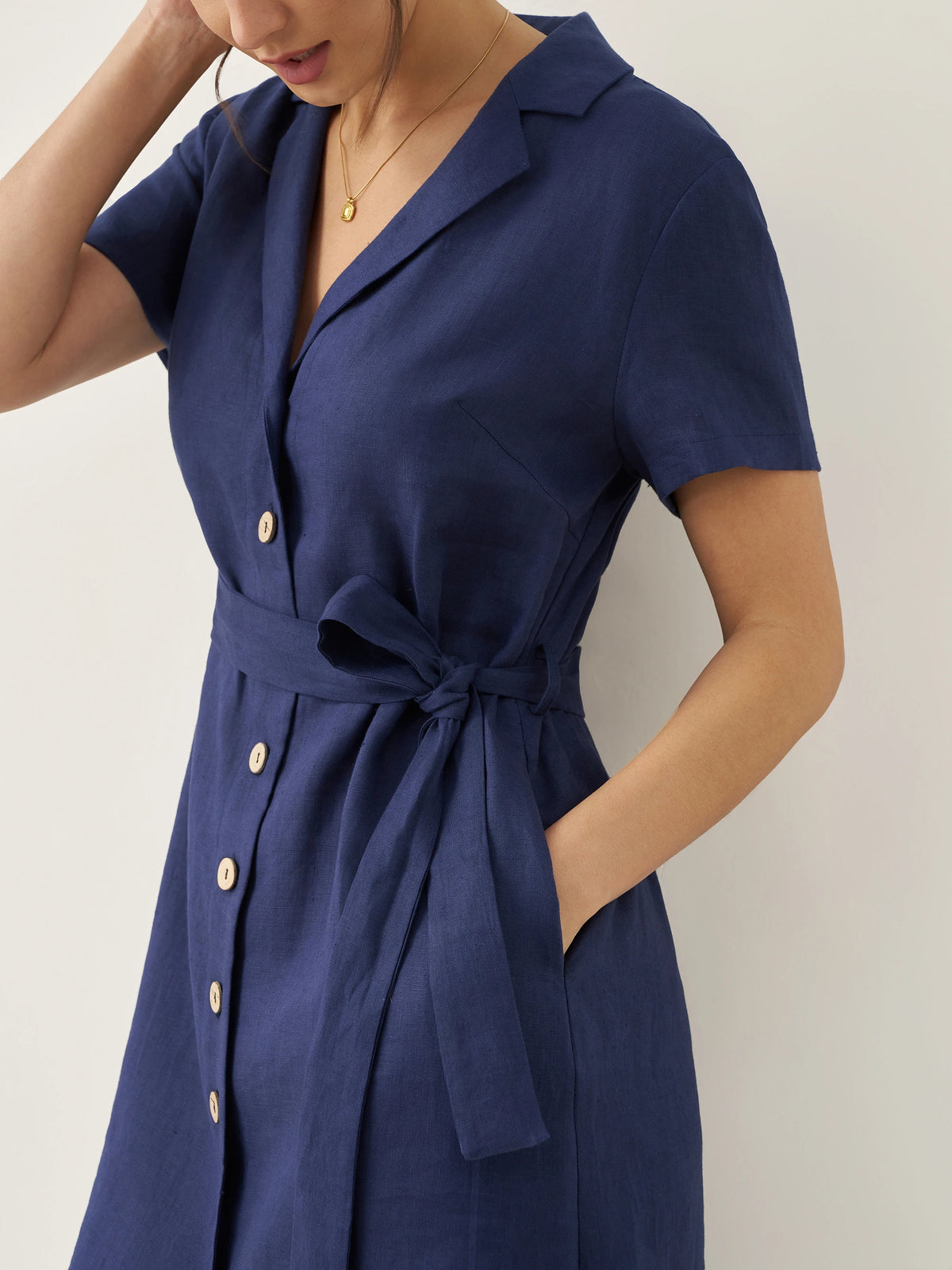 Robe chemise femme EILEEN boutonnée devant à col V en 100% lin de LINTICO
