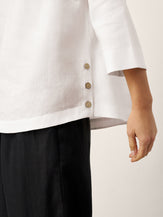 Sur-haut femme en lin et lyocell, col en V et détail boutonné, ODETTE par LINTICO
