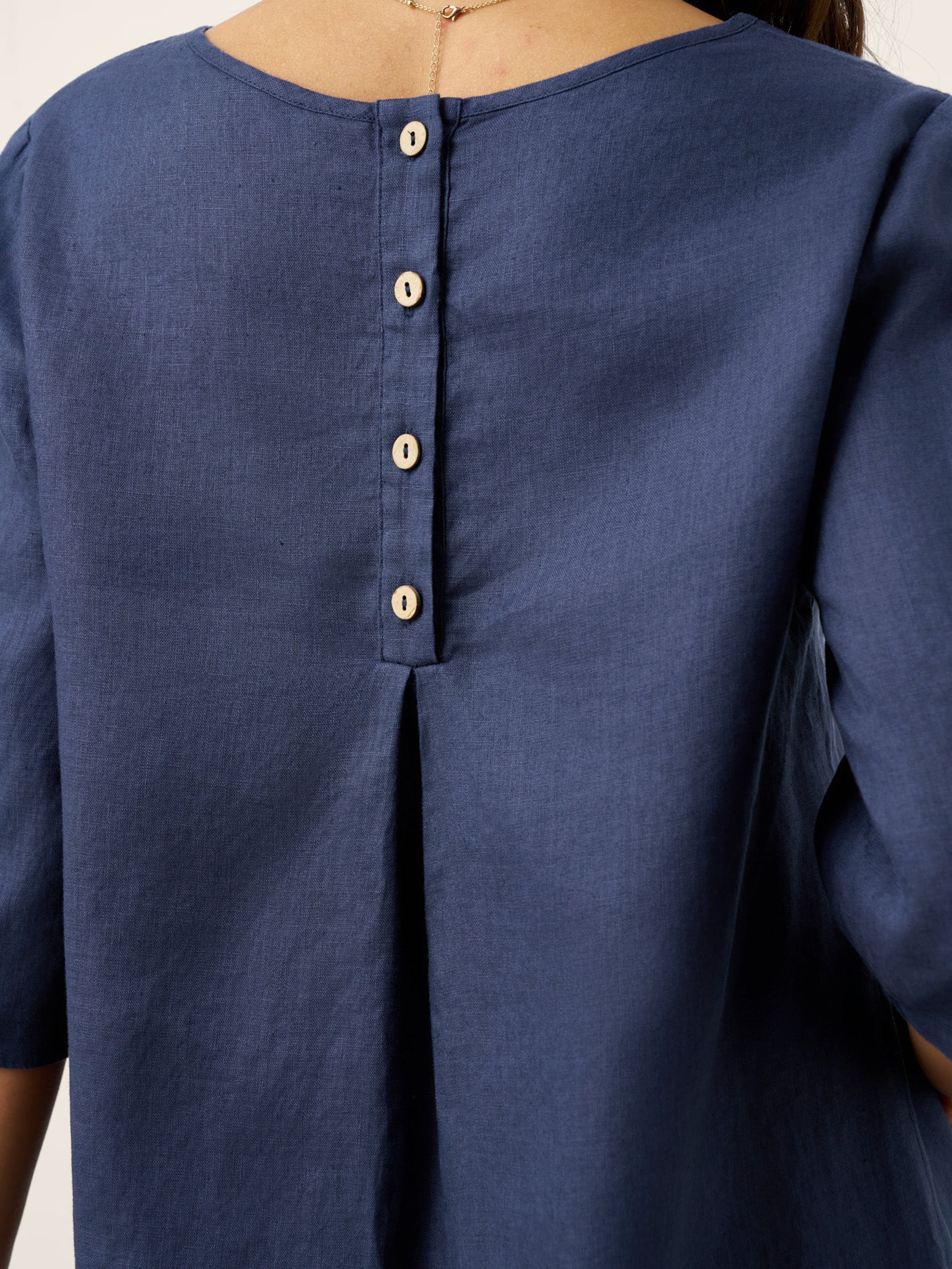 100% Linen Relaxed Back Button Top with Tab Sleeves SYLVANA by LINTICO for women
